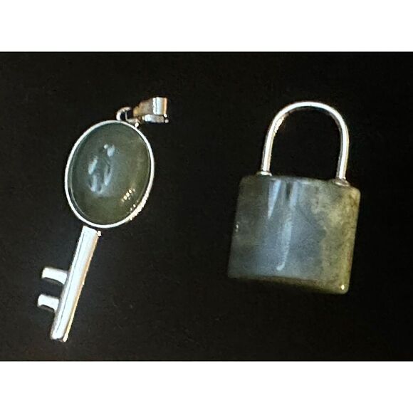 Green Aventurine Set Of 2 Lock And Key Pendant Silver tone - Picture 1 of 3